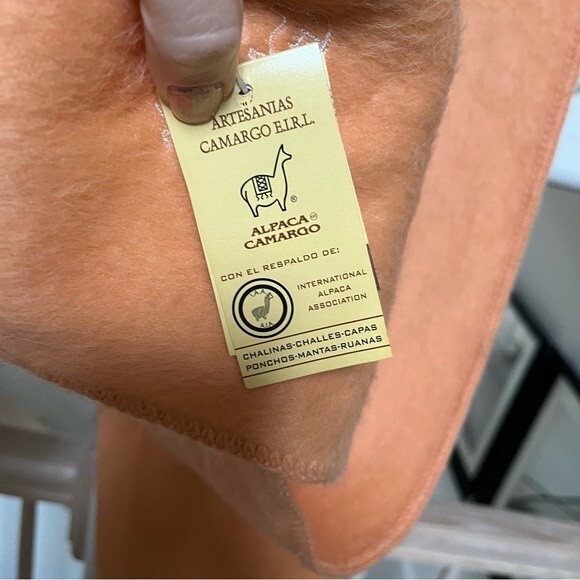 Alpaca Camargo Melon Colored Fringe Scarf NWT - Picture 9 of 12